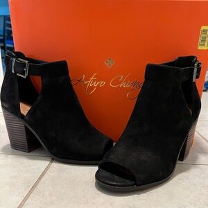 Arturo Chiang Black Women's Ankle Boots